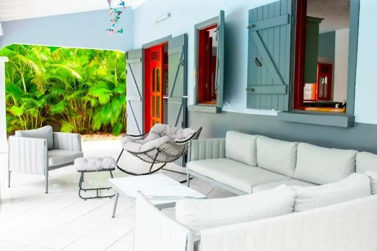 Дом отдыха Villa With Relaxing Pool Сен-Франсуа